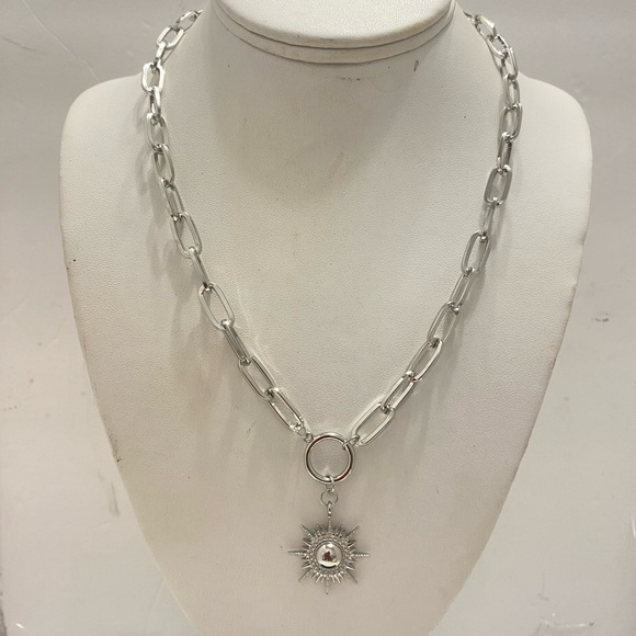 Gaget girl necklace - Picture 8 of 10